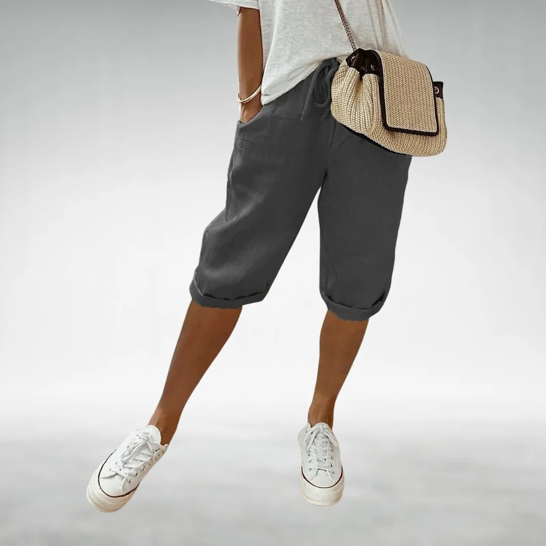 Flora | Capri Trousers with a Relaxed Fit