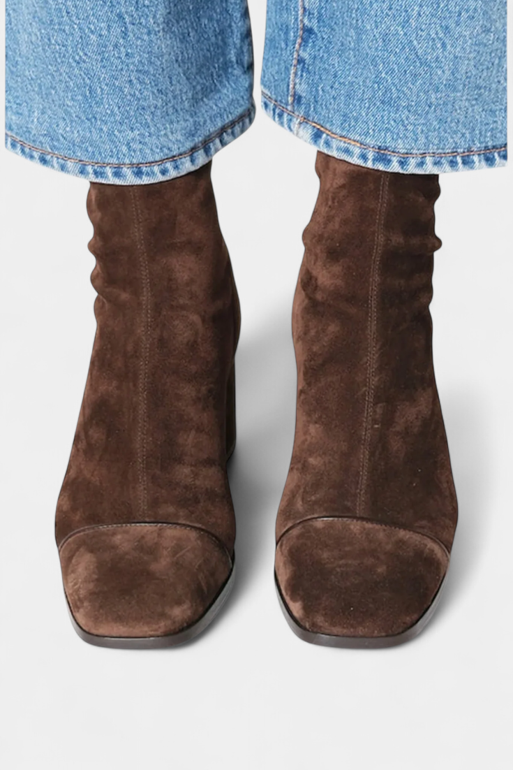 Diana Contemporary Chunky Heel Boots with Classic Design