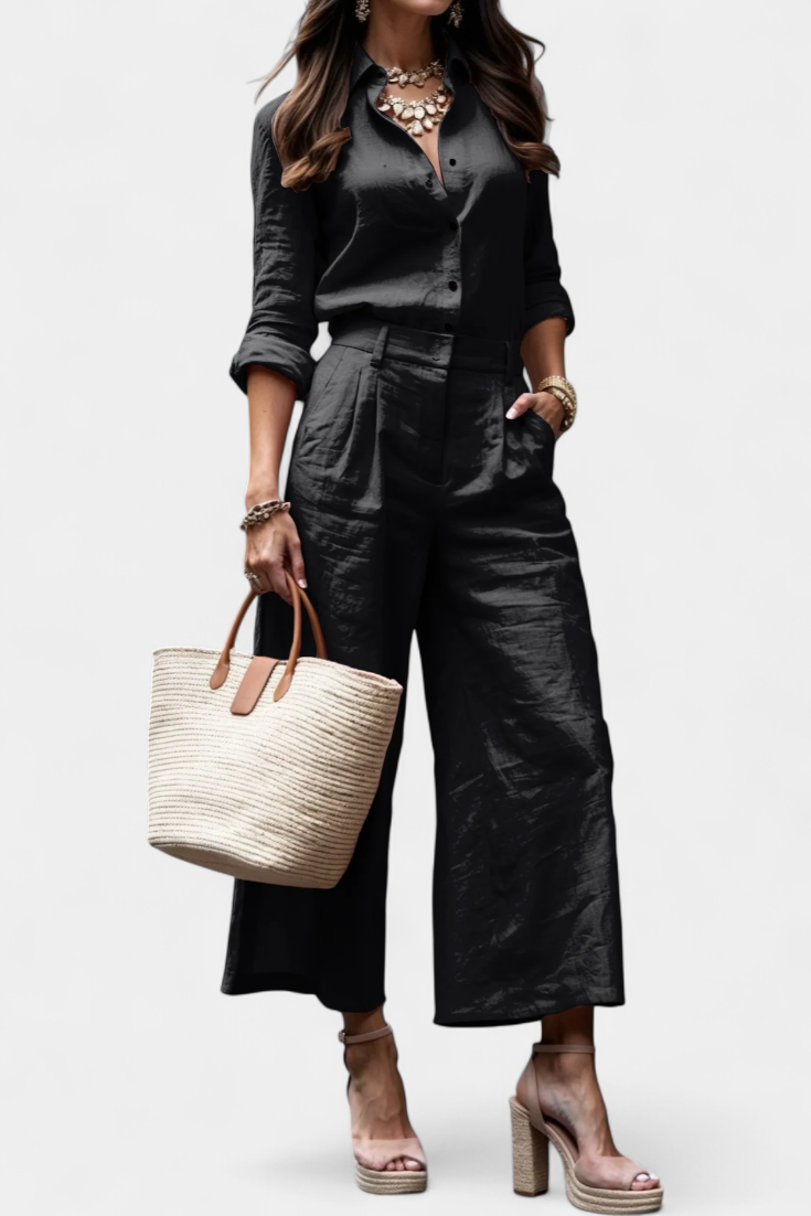Benedetta Easygoing Set with Flowing Top and Capri Trousers